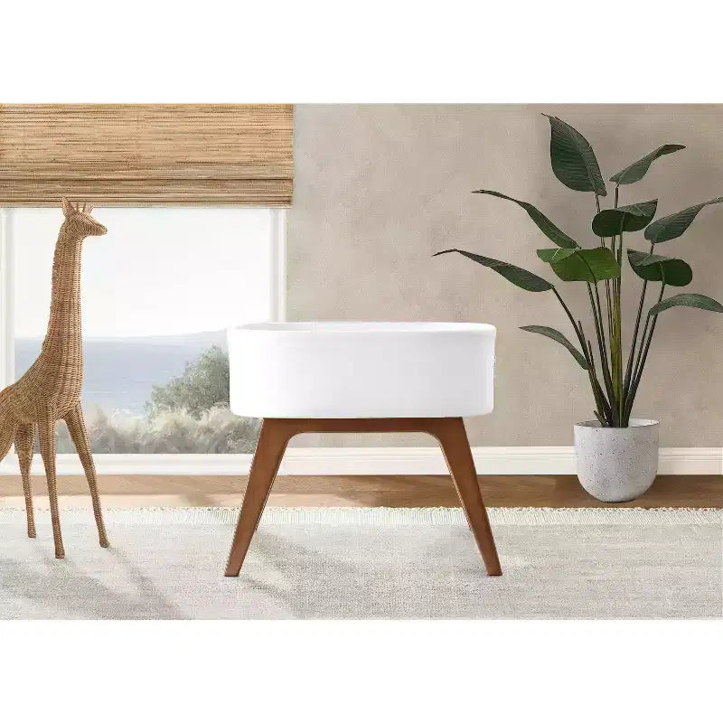 Culla portatile Aero con gambe in legno, bianca
