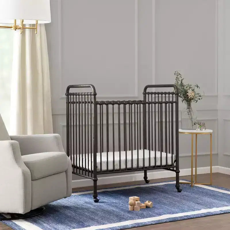 Culla Mini in Metallo Convertibile 3-in-1 Abigail